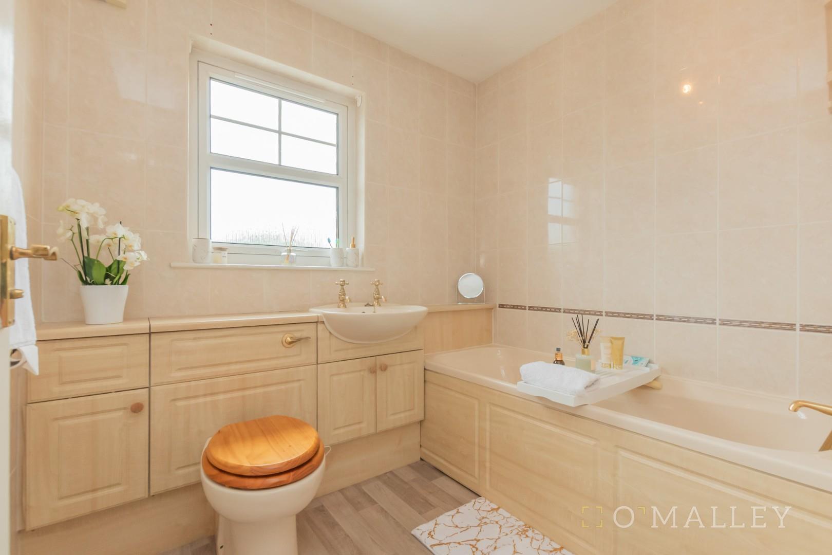 37. Bathroom 2.jpg